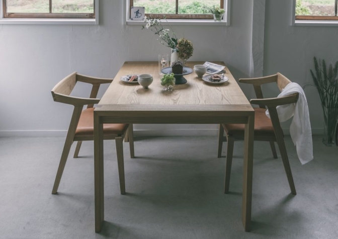 Patina, Dining table