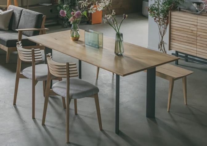 Sara Dining table