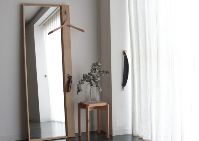 Patina, Floor mirror